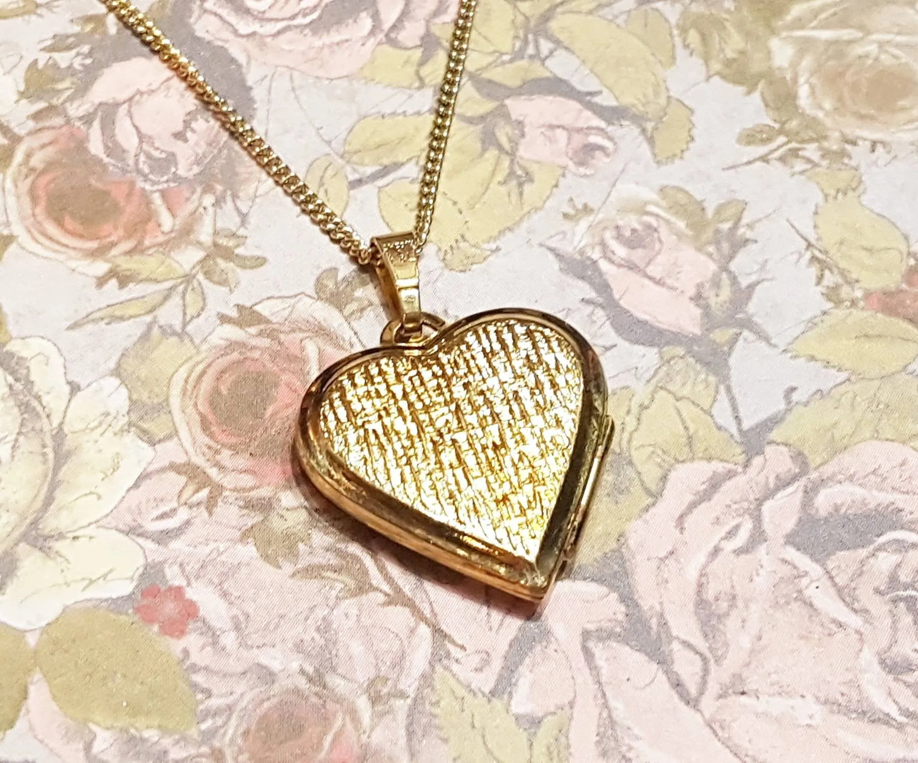 Grooved Heart Locket in Gold